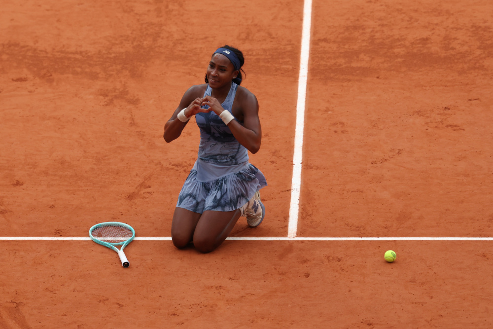 雄鹿官方：AJ·格林左肩挫伤，本场对阵76人不会回归（雄鹿官宣：AJ·格林左肩挫伤，今日战76人缺席剩余比赛）