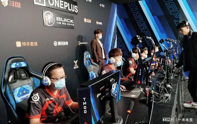 在同一舞台 在同一舞台